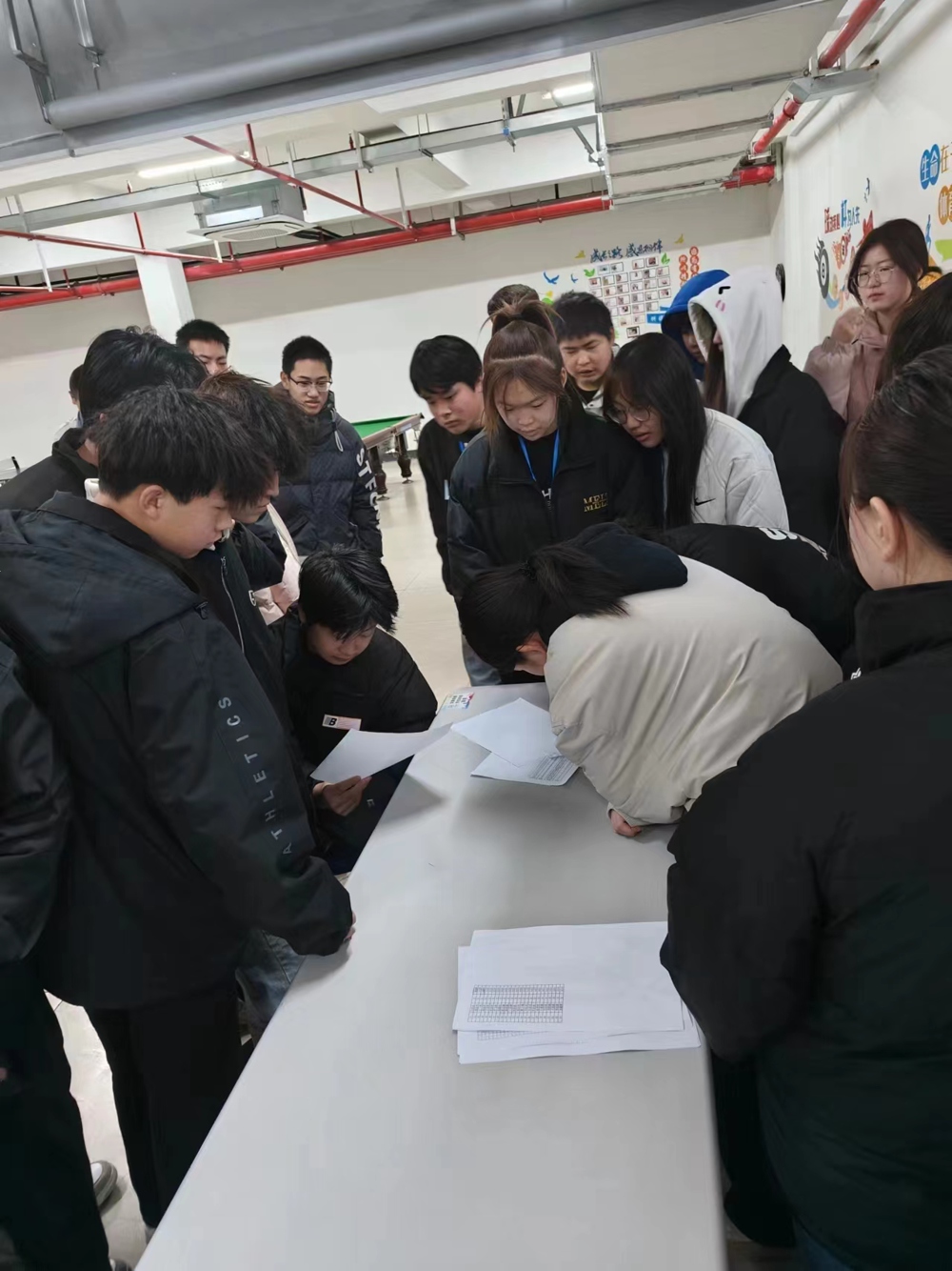 学生在确认数据